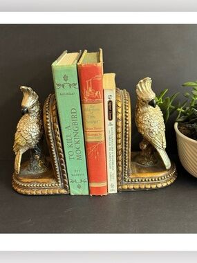 Vtg.Mark Roberts Cockatoo Bird Figure Bookends in Hard Composition.